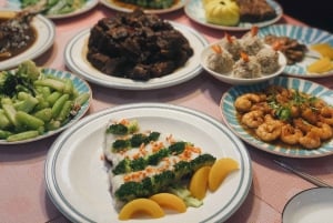 Pekingin markkinakierros ja 10 ruokalajin perheateria