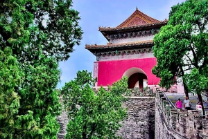 Peking: Mutianyun muuri ja Mingin haudat Yksityinen kiertoajelu.