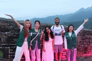Skymningsglöd vid Mutianyu Great Wall Kvällsbusstur + biljett