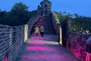Skymningsglöd vid Mutianyu Great Wall Kvällsbusstur + biljett