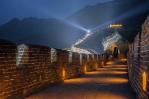 Skymningsglöd vid Mutianyu Great Wall Kvällsbusstur + biljett