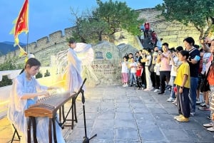 Skymningsglöd vid Mutianyu Great Wall Kvällsbusstur + biljett
