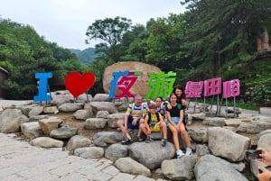 Sonnenuntergang an der Chinesischen Mauer in Mutianyu mit Nachtbustour + Ticket