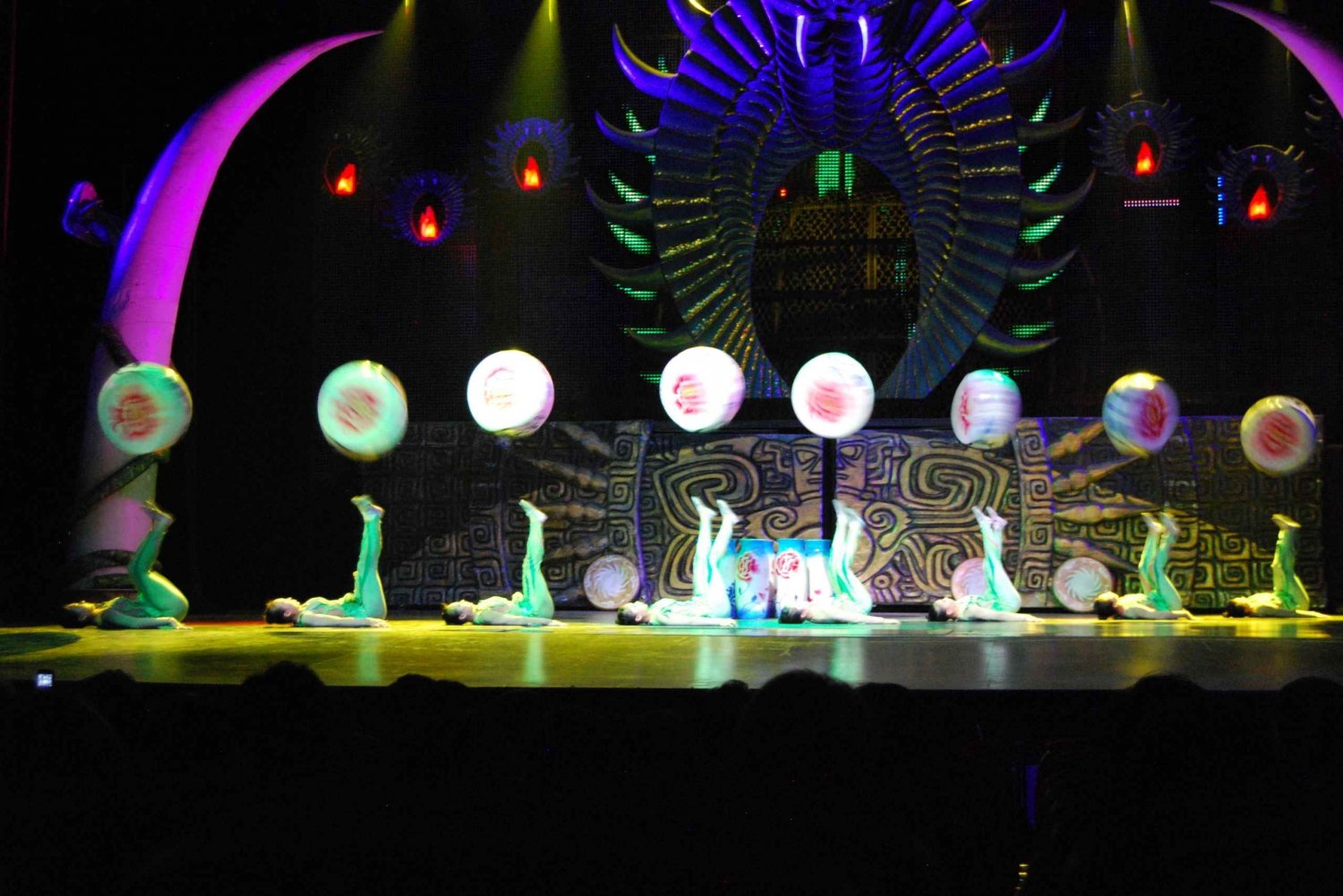 Pekín: Tour nocturno del espectáculo de acrobacias con traslado incluido