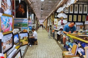 Beijing: Panjiayuan Market&Liangma River Cruise Night Tour