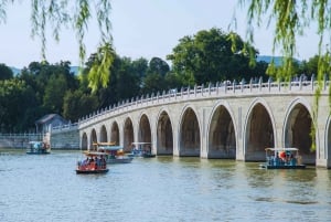 Beijing: Panjiayuan Market&Liangma River Cruise Night Tour