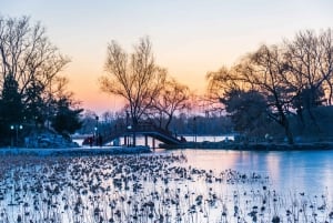 Beijing: Panjiayuan Market&Liangma River Cruise Night Tour