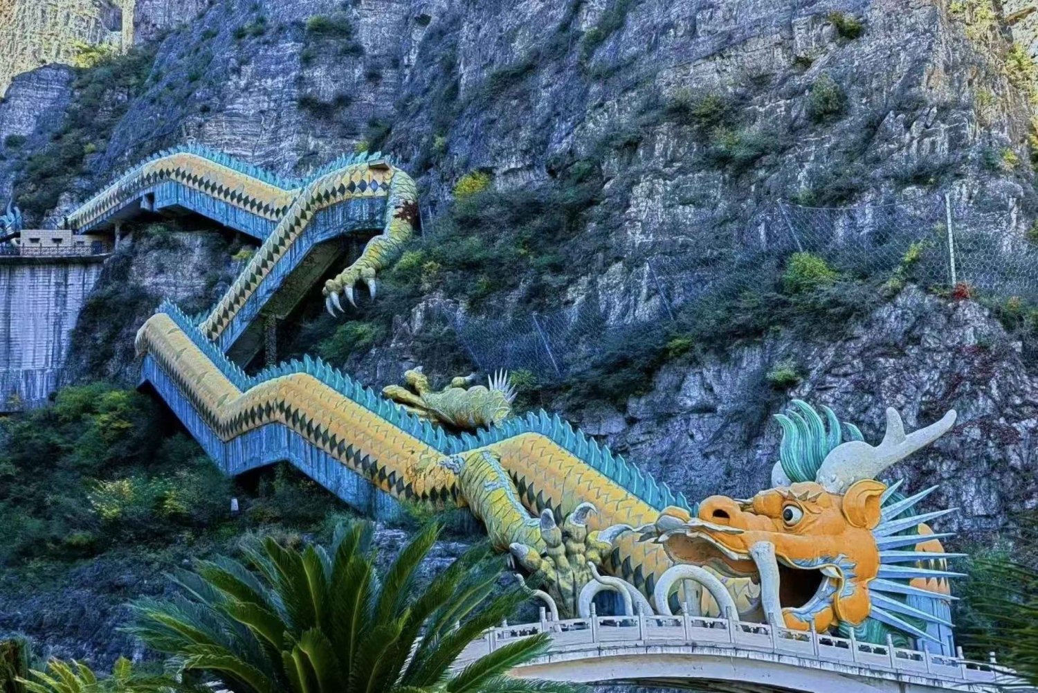 Pechino: Trasferimento privato alla Gola di Longqing e alle Grotte di Guyaju