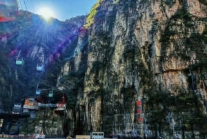 Peking: Privater Transfer zur Longqing-Schlucht und den Guyaju-Höhlen