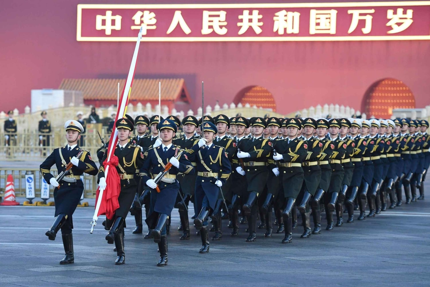 Beijing: Tiananmen Flag Ceremony Sunrise Forbidden city tour