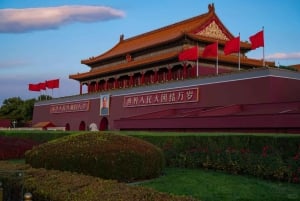 Beijing: Tiananmen Square and Houhai Night Walking Tour