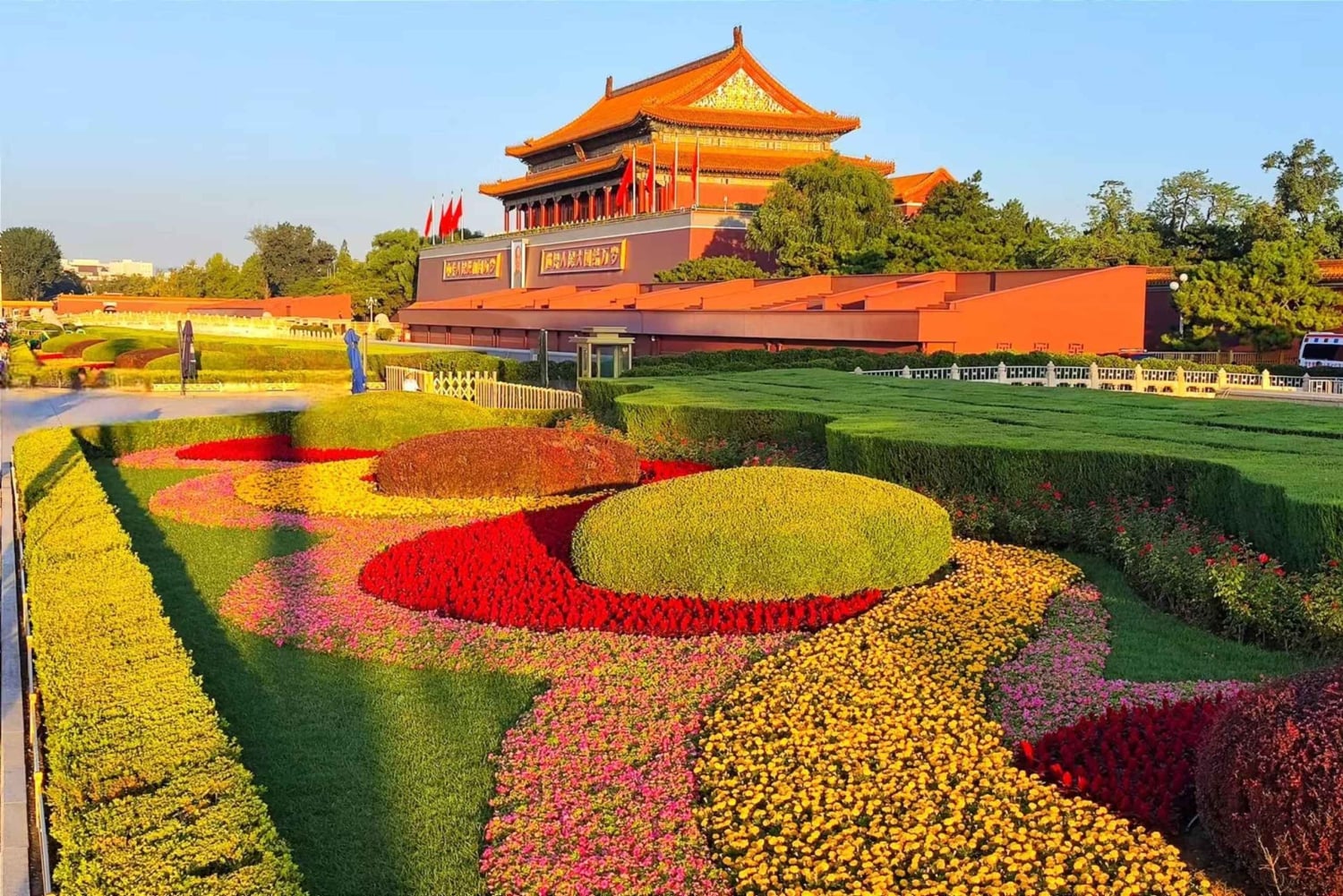 Peking: Zeremonie zum Senken der Flagge auf dem Platz des Himmlischen Friedens und Tour durch die Stadt