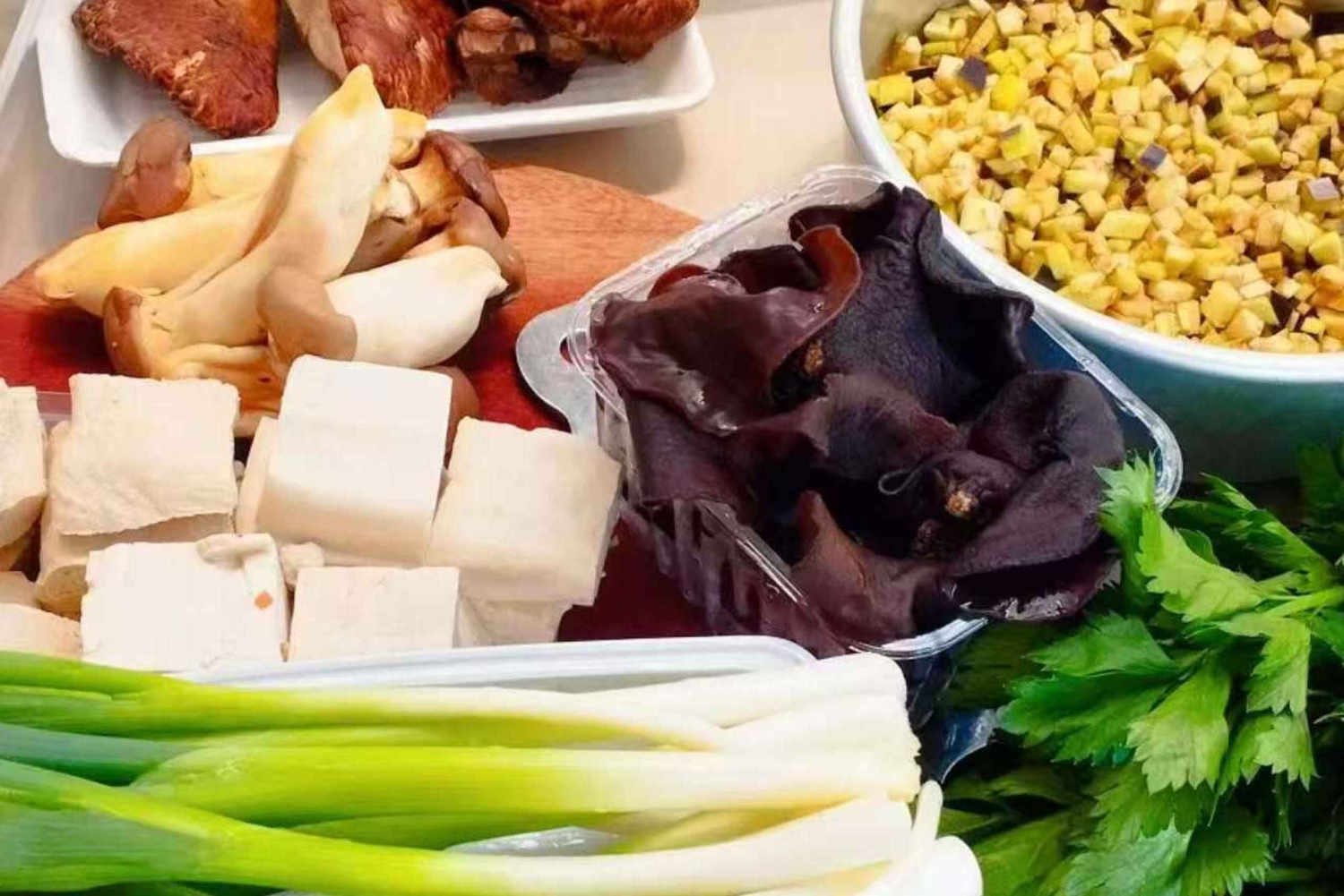 Peking: Vegaaninen kotiruokakokemus ja paikallinen markkinakierros Sanxian kanssa