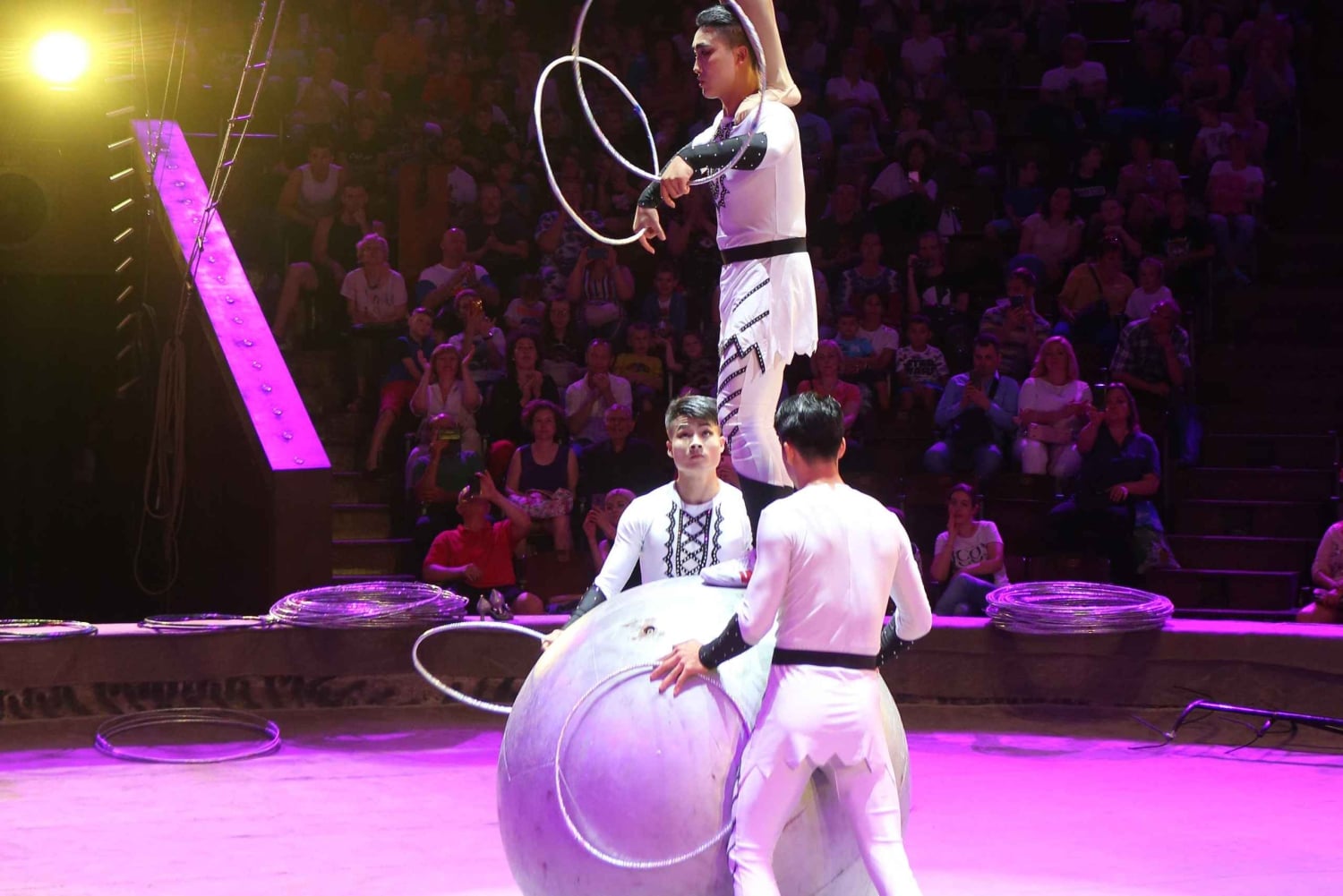 Excursión Combinada de Acrobacia y Espectáculo de Ópera en Pekín