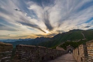 Beijing: Mutianyu Great Wall Day Trip by Bus with Tickets