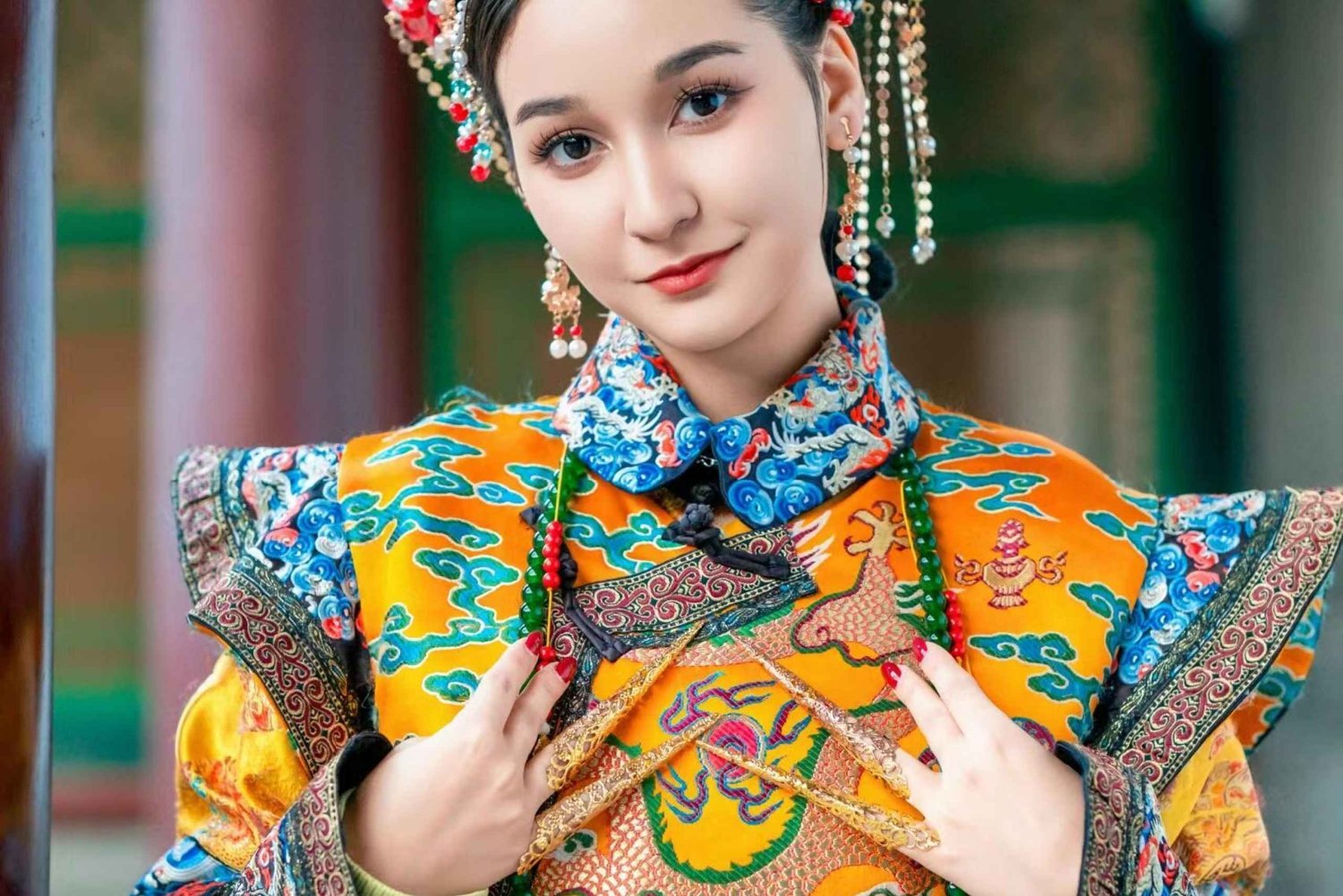 Explora la Ciudad Prohibida en hanfu.