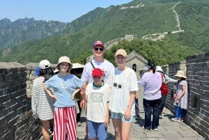 Traslado en autobús por la mañana a la Gran Muralla de Mutianyu + ticket de acceso