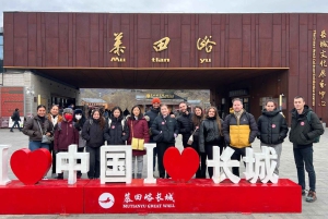 Escursione guidata di 5 km alla sezione Mutianyu della Grande Muraglia con funivia