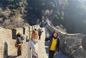 Escursione guidata di 5 km alla sezione Mutianyu della Grande Muraglia con funivia