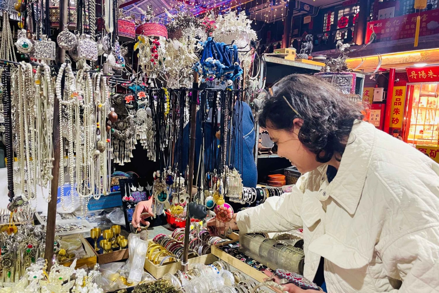 Äventyr på nattmarknaden med en engelsk guide!