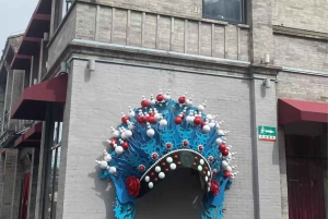 Peking Opera Backstage : Makeup, Costume & Performance