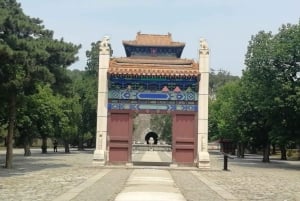 Pekín: Viaje a la Gran Muralla de Juyongguan, la Vía Sagrada y las Tumbas Ming