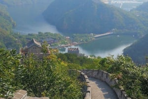 Liten gruppresa till två sektioner av kinesiska muren i Peking