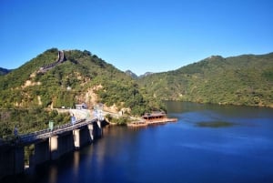 Liten gruppresa till två sektioner av kinesiska muren i Peking