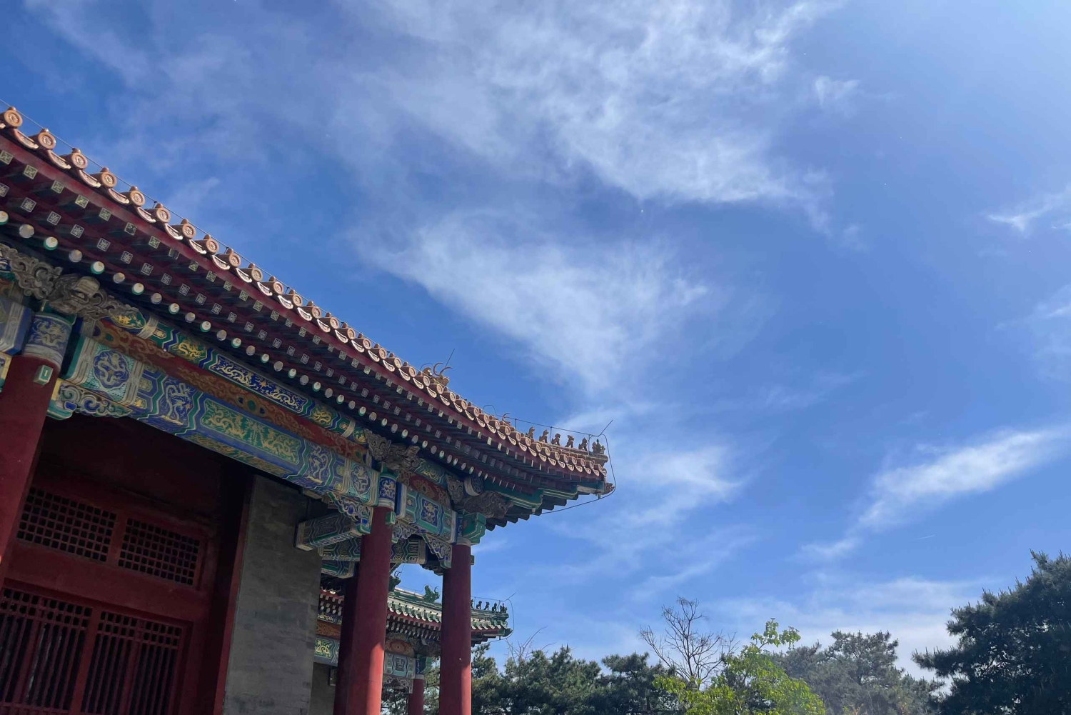 Zajęcia taiji na dziedzińcu hutongu