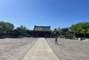 Zajęcia taiji na dziedzińcu hutongu