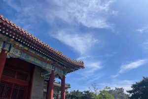 Zajęcia taiji na dziedzińcu hutongu