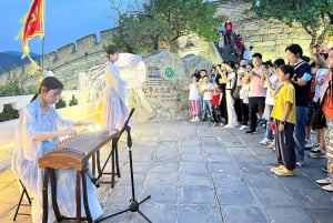 Skymningsglöd vid Mutianyu Great Wall Kvällsbusstur + biljett