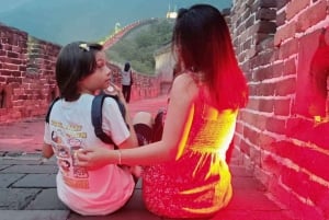 Skymningsglöd vid Mutianyu Great Wall Kvällsbusstur + biljett