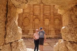 Grotte di Baalbek e Ksara con ritiro, guida, ingressi e pranzo