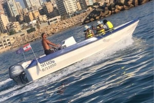 Beirut: Pigeon Rocks Sunset Boat Trip mit Getränk und Snacks