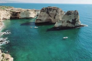 Beyrouth : Excursion en bateau au coucher du soleil à Pigeon Rocks avec boissons et collations