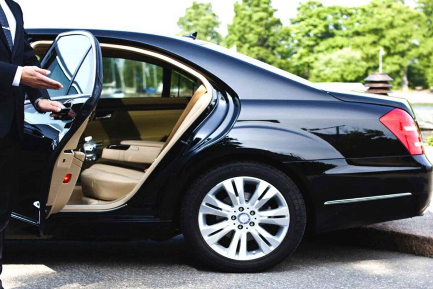 Lentokenttäkuljetus Belgradin Nikola Teslan ja Novi Sadin välillä