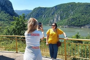 Belgrado: Excursión en coche por el Danubio Azul y paseo de 1 hora en lancha rápida