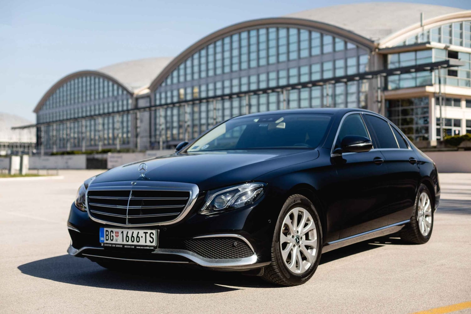 Belgrade: Nikola Tesla Airport Private Transfer