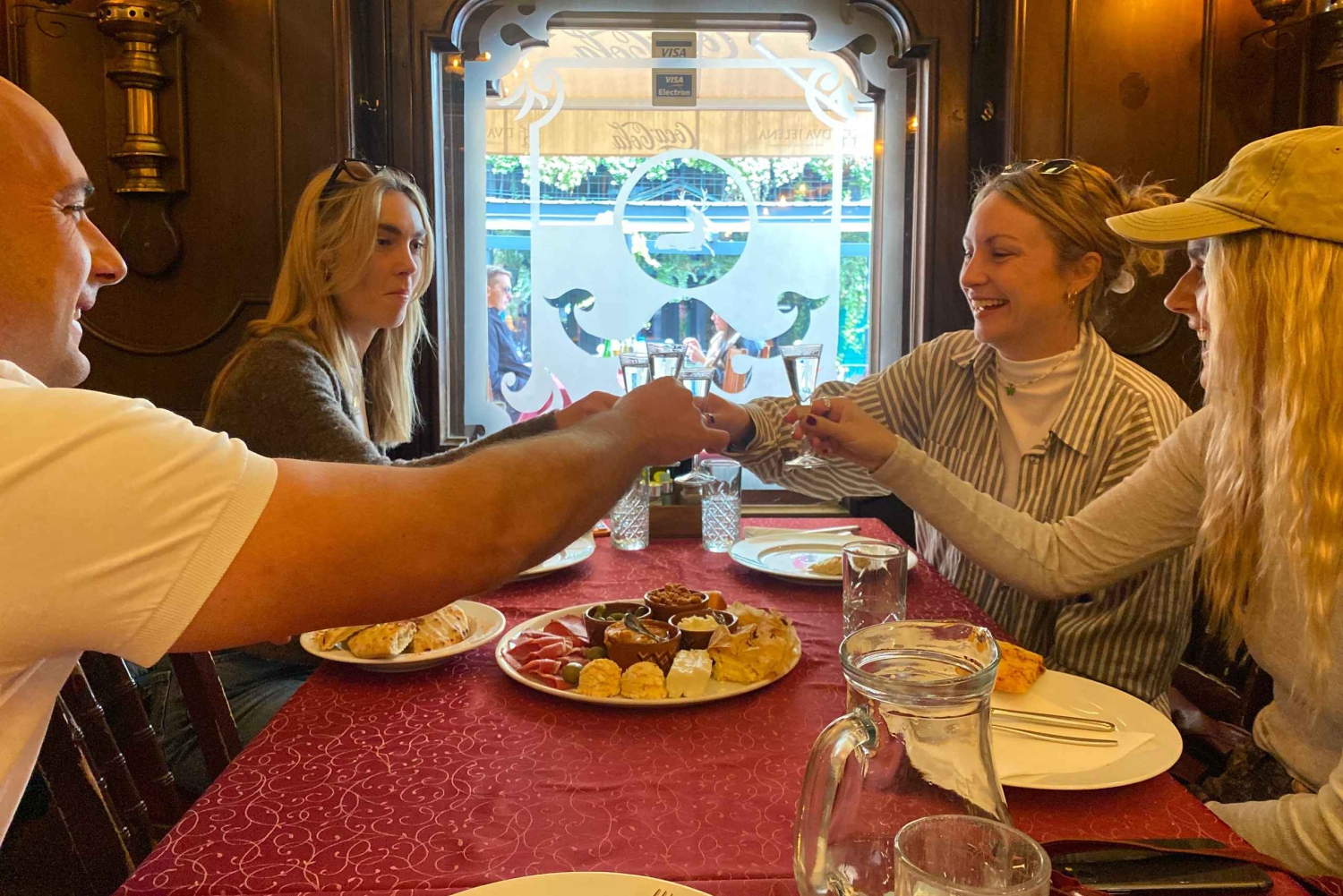 Belgrado: esperienza di degustazione di rakija con un esperto locale