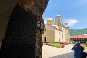 Belgrado: Resava-grot, Manasija-klooster en Lisine-waterval
