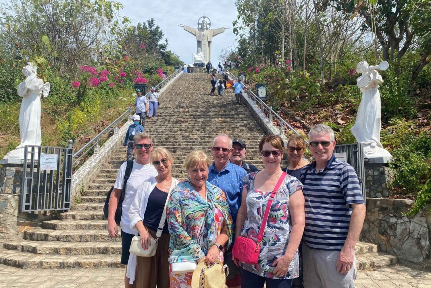 Lo mejor de la ciudad de Vung Tau: estatuas de Buda desde el puerto de Phu My