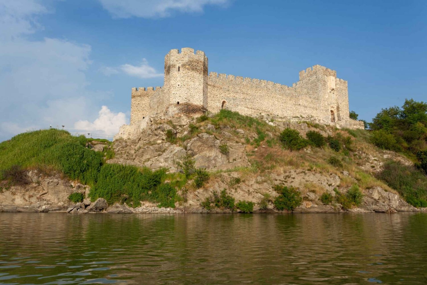 Au départ de Belgrade : Excursion sur le Danube avec dégustation de vin et de brandy