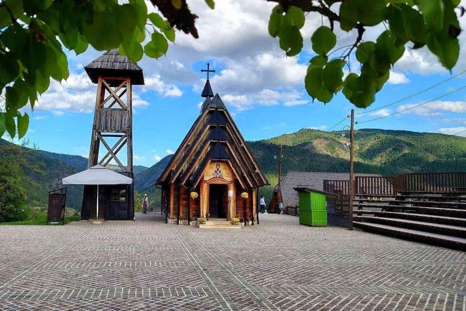 Desde Belgrado: Zlatibor, Drvengrad y tour en góndola