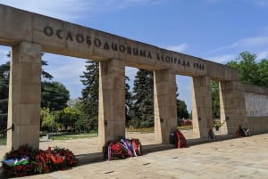 Descansa en la Historia: Visita al Cementerio de Belgrado