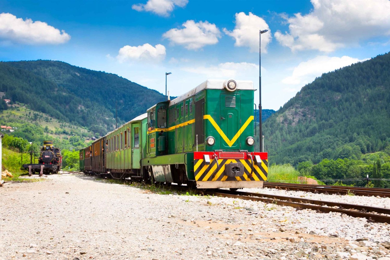 Sargan Eight tågresa med järnväg & Tara-berget