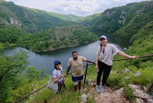 Sérvia: Excursão ao cânion de Uvac com caverna de gelo e passeio de barco