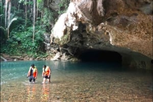 Ciudad de Belice: Excursión guiada en kayak por cuevas con servicio de recogida