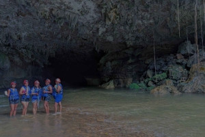Belize: Nohoch Che’en Cave Tubing Tour