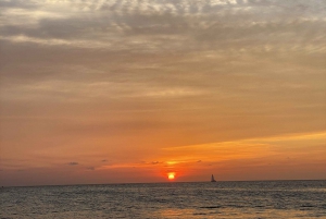 Caye Caulker: Tiki Bar Pontoon Boat Cruises